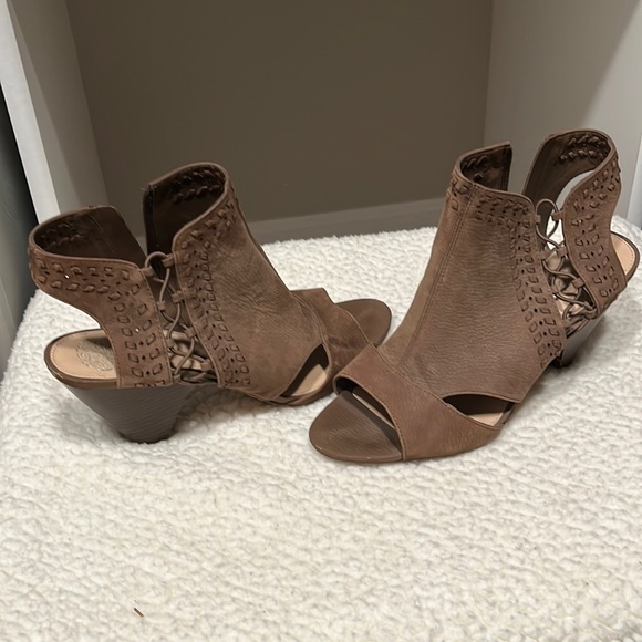 Vince Camuto - Picture 1 of 4